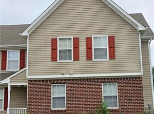 1002 Willow Green Ct, Chesapeake, VA 23320