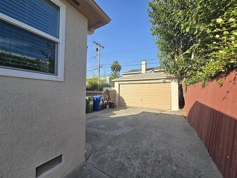3633 Veteran Ave — Photo 23