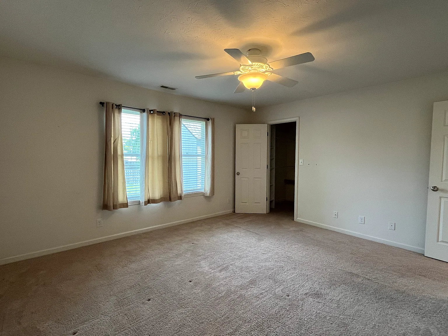 3 bed, 1333 sqft, $1,800 — Photo 3