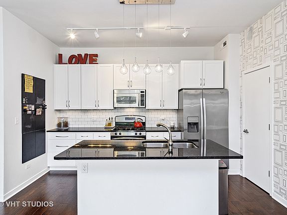 5th image of 3727 N Wolcott Ave Unit 8