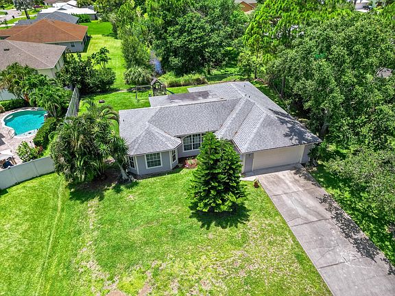 3rd image of 1150 SW Alesio Lane