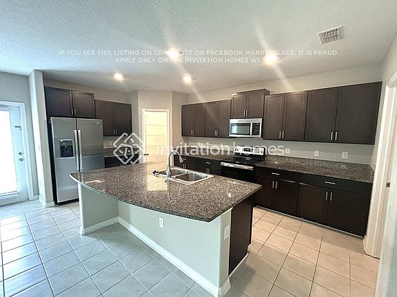 4th image of 2259 Treesdale Ave