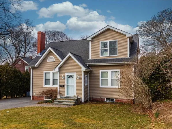 65 Elm Ave, Rumford, RI 02916