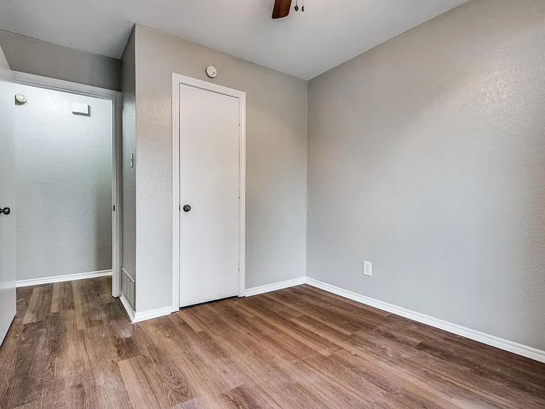 206 Barclay Ave — Photo 15