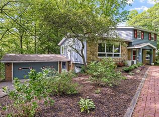 7281 Raccoon Hill Dr, Willoughby, OH 44094