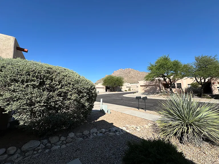8435 N Hanks Pl — Photo 3