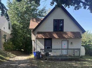 348 12th St SW, Cedar Rapids, IA 52404