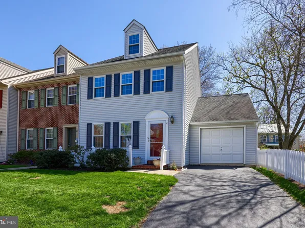 27 Pennwick Dr, Lititz, PA 17543