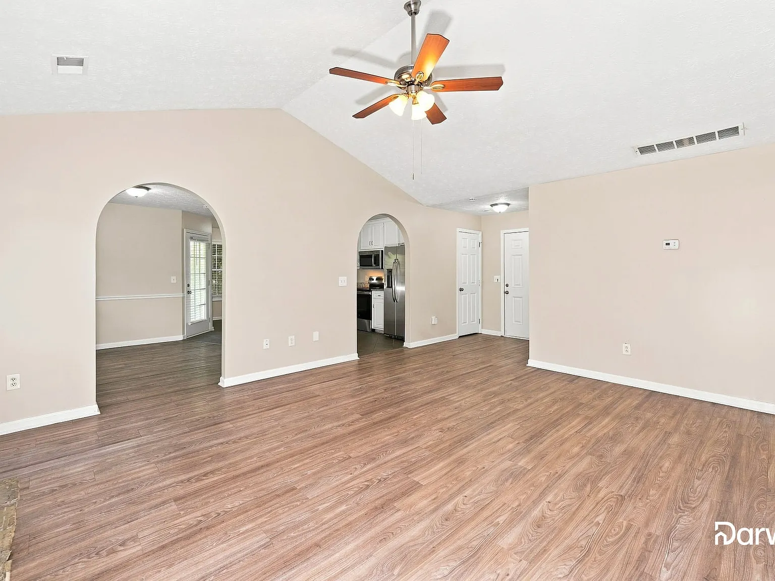 3 bed, 2.0 bath, 1436 sqft, $2,025 — Photo 4