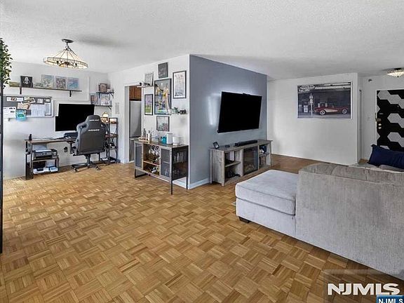 4th image of 160 Overlook Avenue #6F