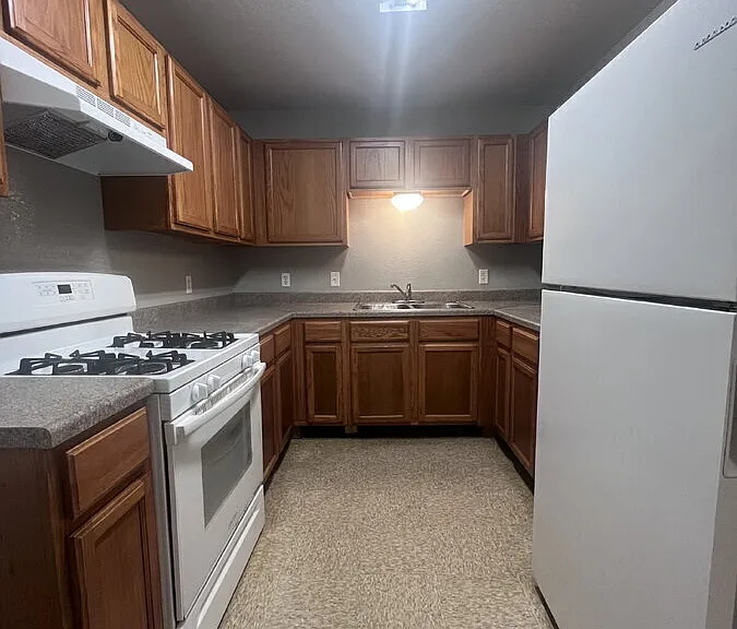 702 W Lon Moore St — Photo 4