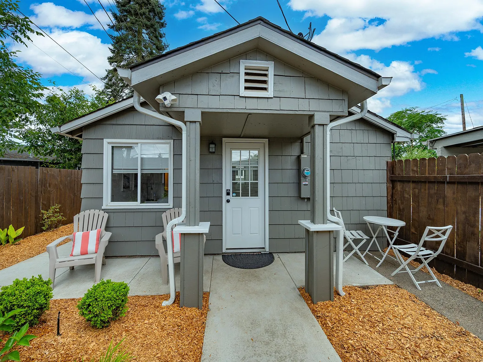 Studio, 350 sqft, $1,990 — Photo 1