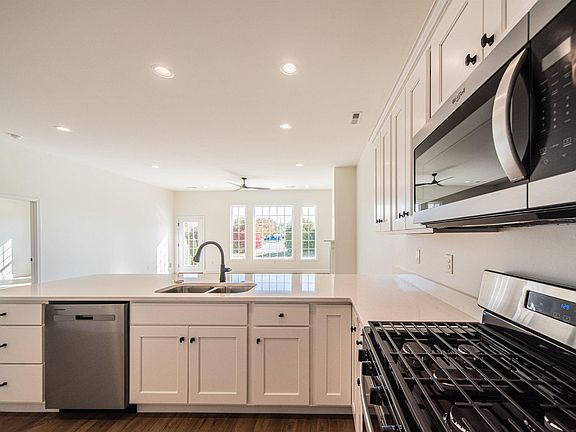 5th image of 3214 Mallard Cir