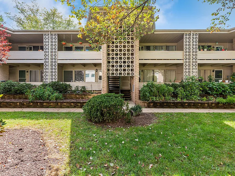 126 Haycock Rd #B-3 — Photo 2