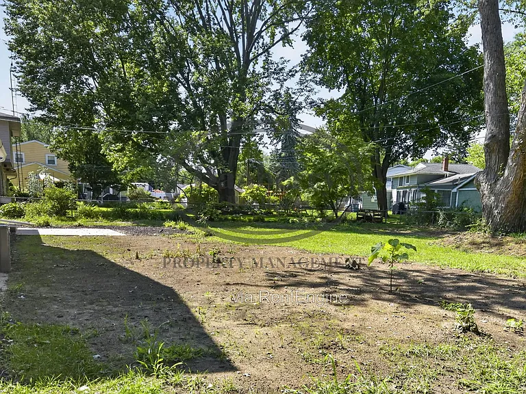 6946 Kinsman Dr — Photo 36