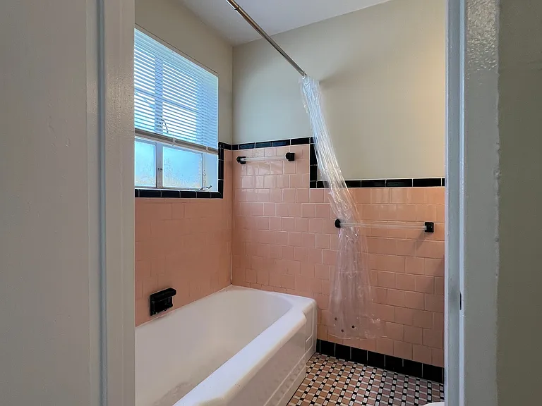 701 Bay St NE #2 — Photo 11