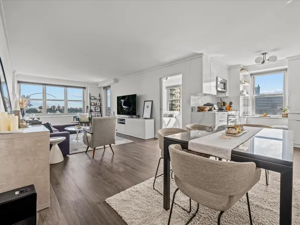 555 Kappock Street image 1 of 17