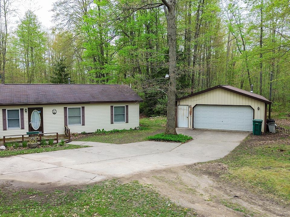 1st image of 2081 Deer Lake Rd