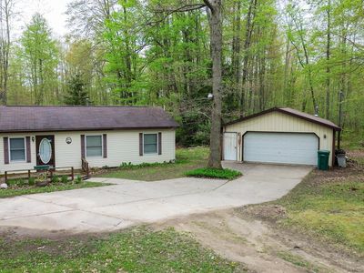 2081 Deer Lake Rd, Harrison, MI, 48625