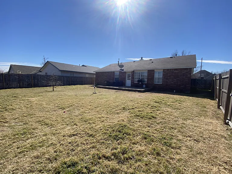909 N Windermere Dr — Photo 11