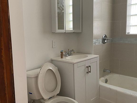 4th image of 8431 S Manistee Ave #2