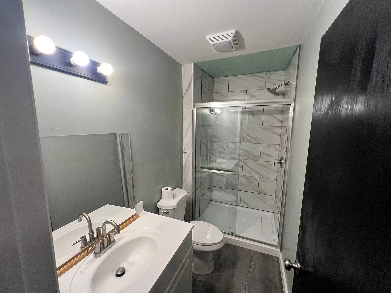 3 bed, 1.0 bath, 527 sqft, $1,550 — Photo 3