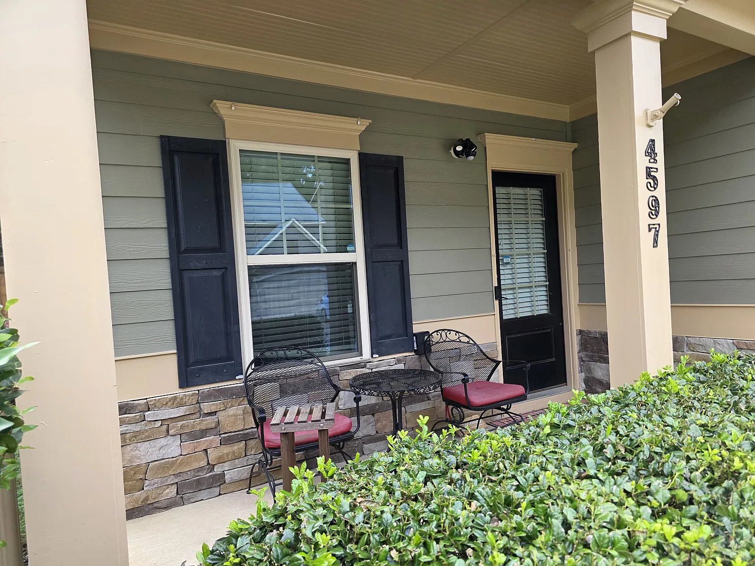 4 bed, 2600 sqft, $2,850 — Photo 3