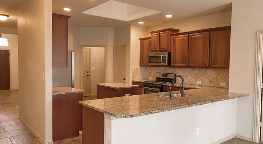 3 bed, 2.0 bath, 1771 sqft, $2,600 — Photo 2