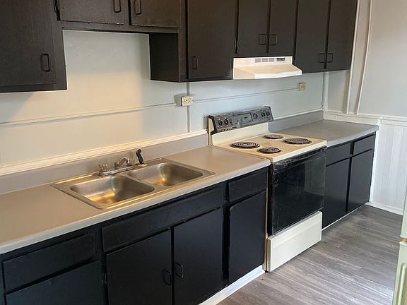 3rd image of 329 E Philadelphia St #1