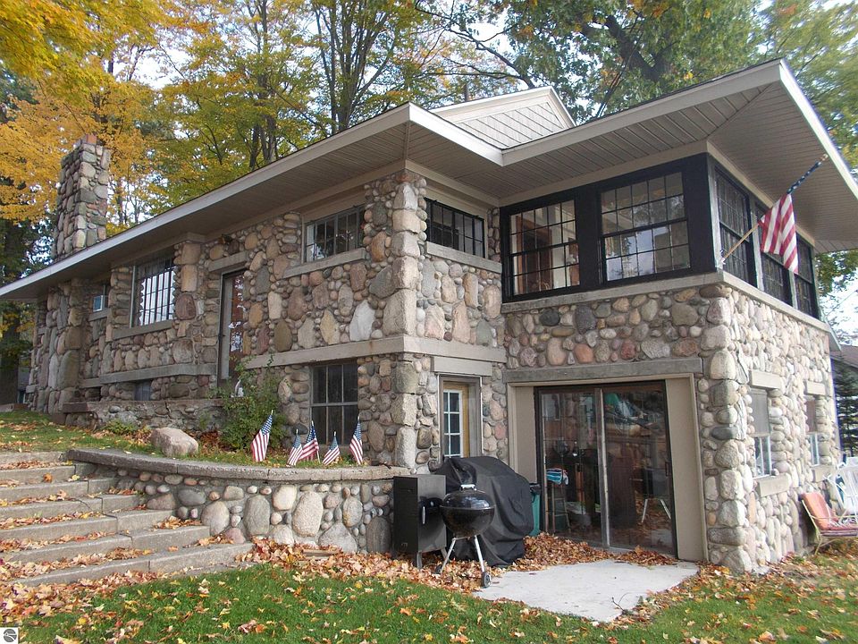 1st image of 3672 Forest Dr