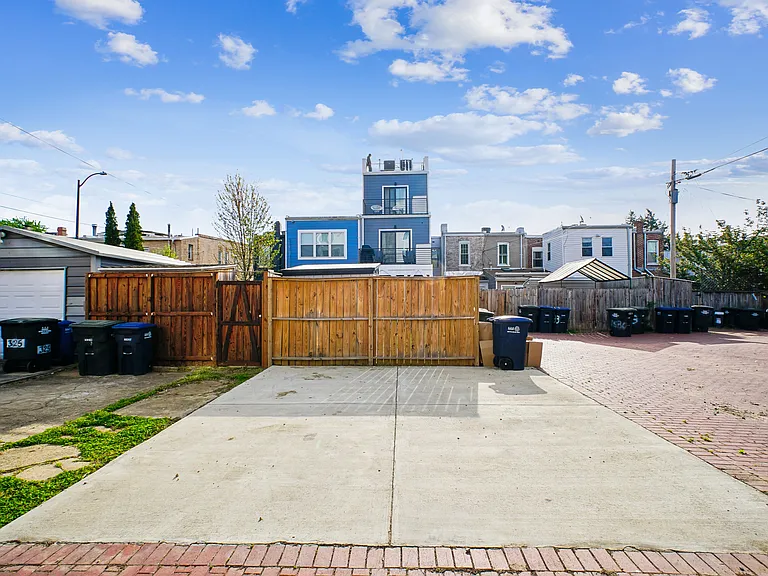 329 16th St SE #1 — Photo 16
