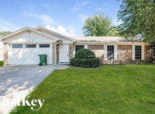 5905 Crepe Myrtle Dr, Arlington, TX 76017