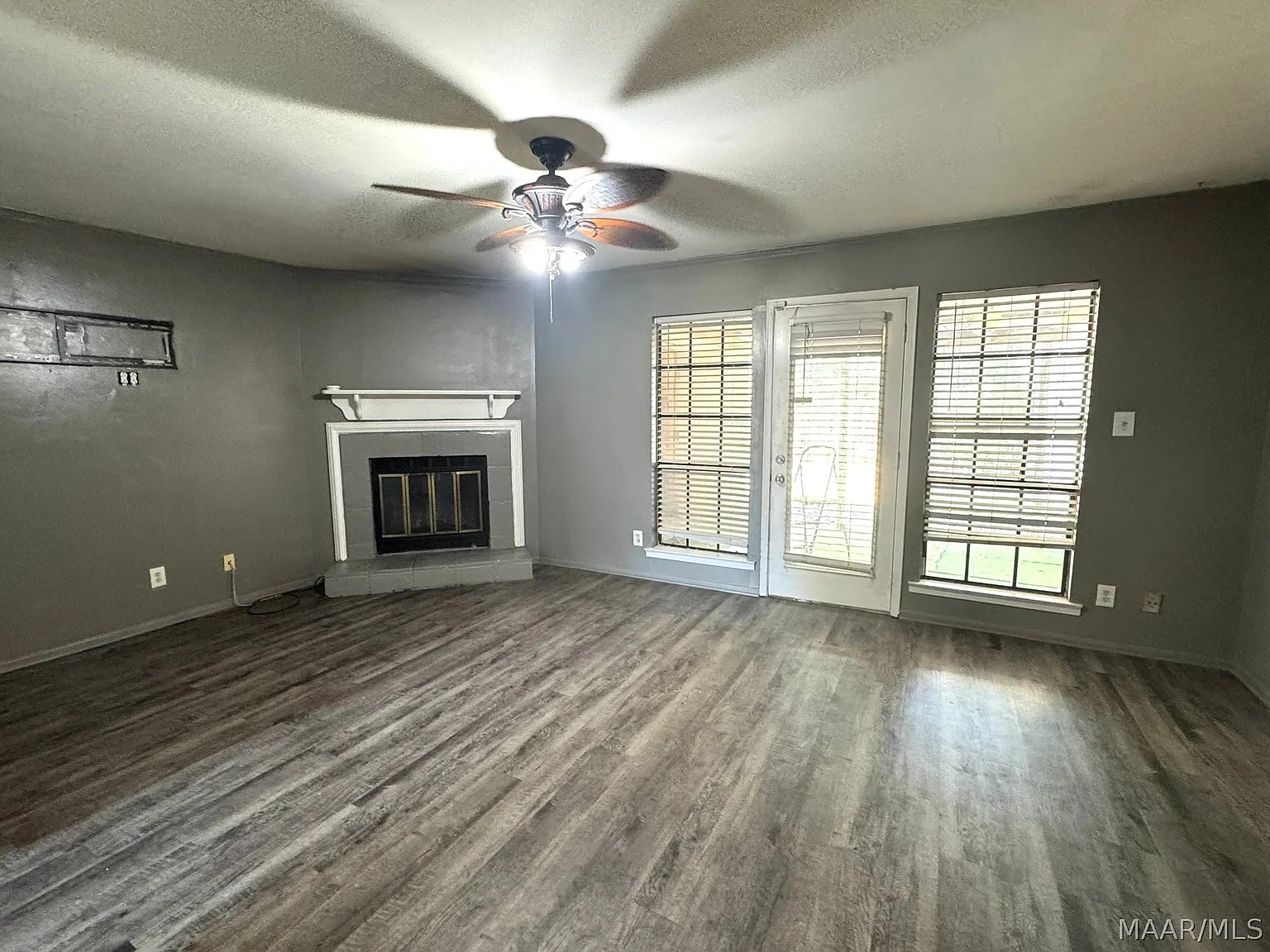 2 bed, 1.5 bath, 1152 sqft, $1,000 — Photo 2