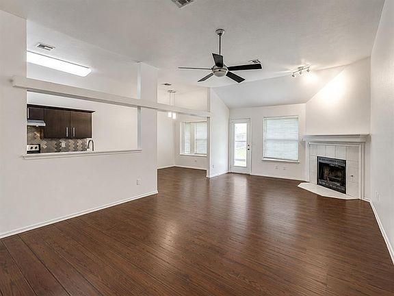3rd image of 3425 Grassland Dr