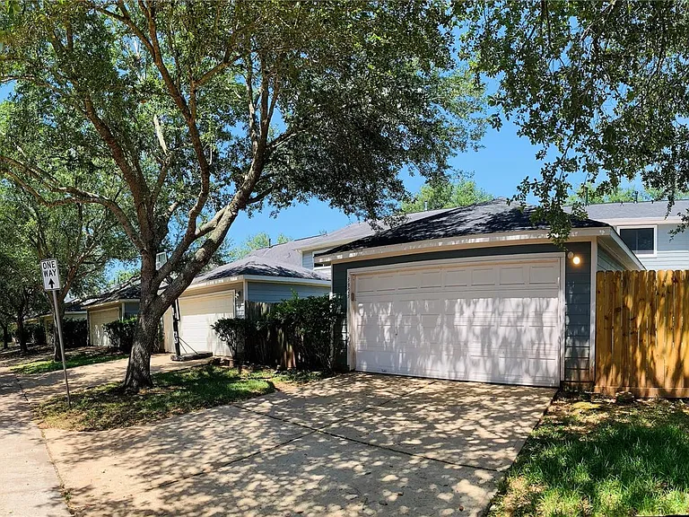3923 Carriage Park Row — Photo 23