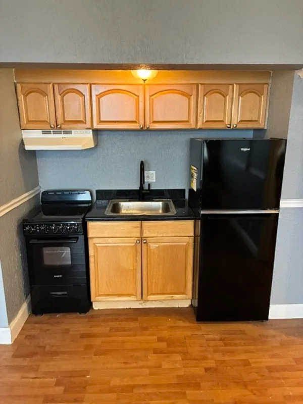 1 bed, 1.0 bath, 470 sqft, $800 — Photo 2