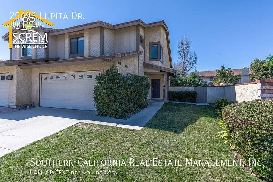 Three Bedroom Attached Two Story Home in Valencia — Photo 2