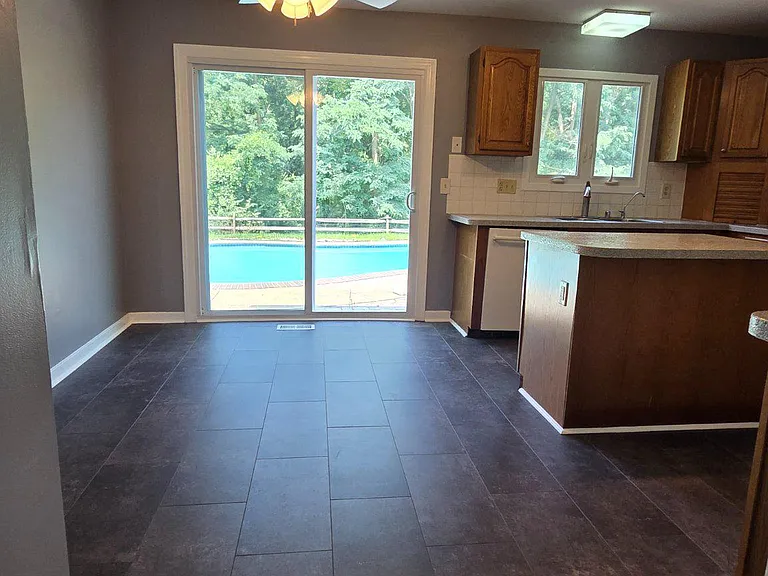 212 Fairhill Dr — Photo 8