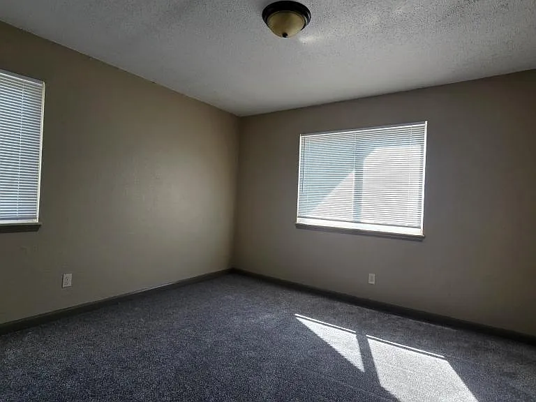 300 E Windsor Rd #123 — Photo 5