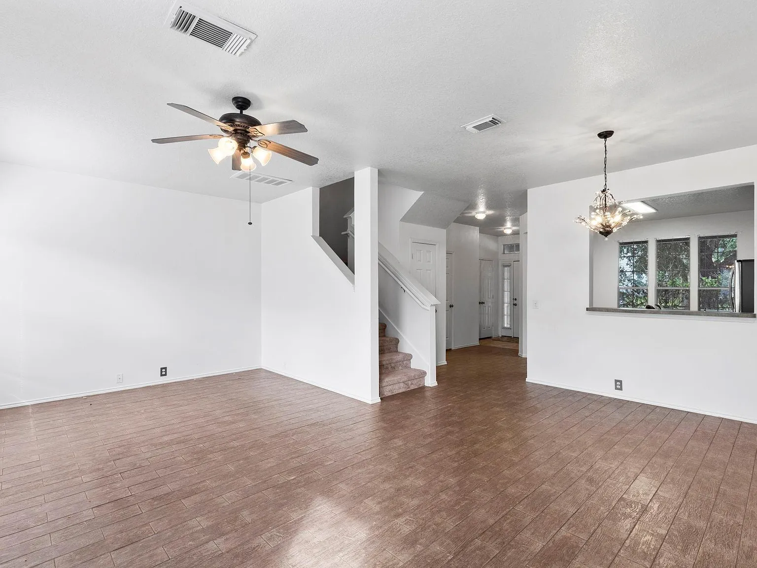 3 bed, 2.5 bath, 1540 sqft, $1,800 — Photo 3