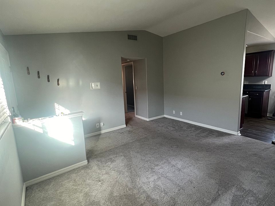 Large living room. Vaulted ceilings. Nest thermostat.
