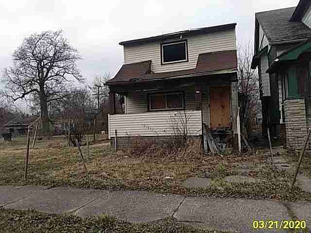 4829 St Clair