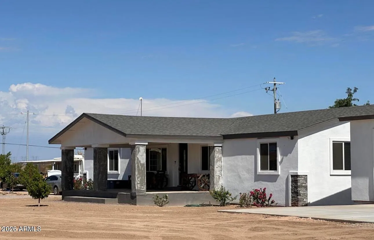 4 bed, 2.0 bath, 1904 sqft, $2,500 — Photo 2