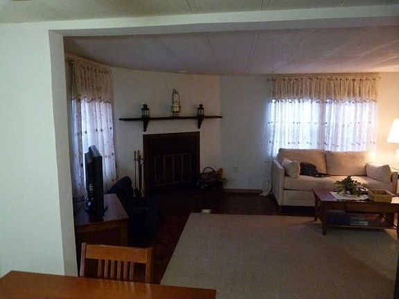 3rd image of 120 King George Dr