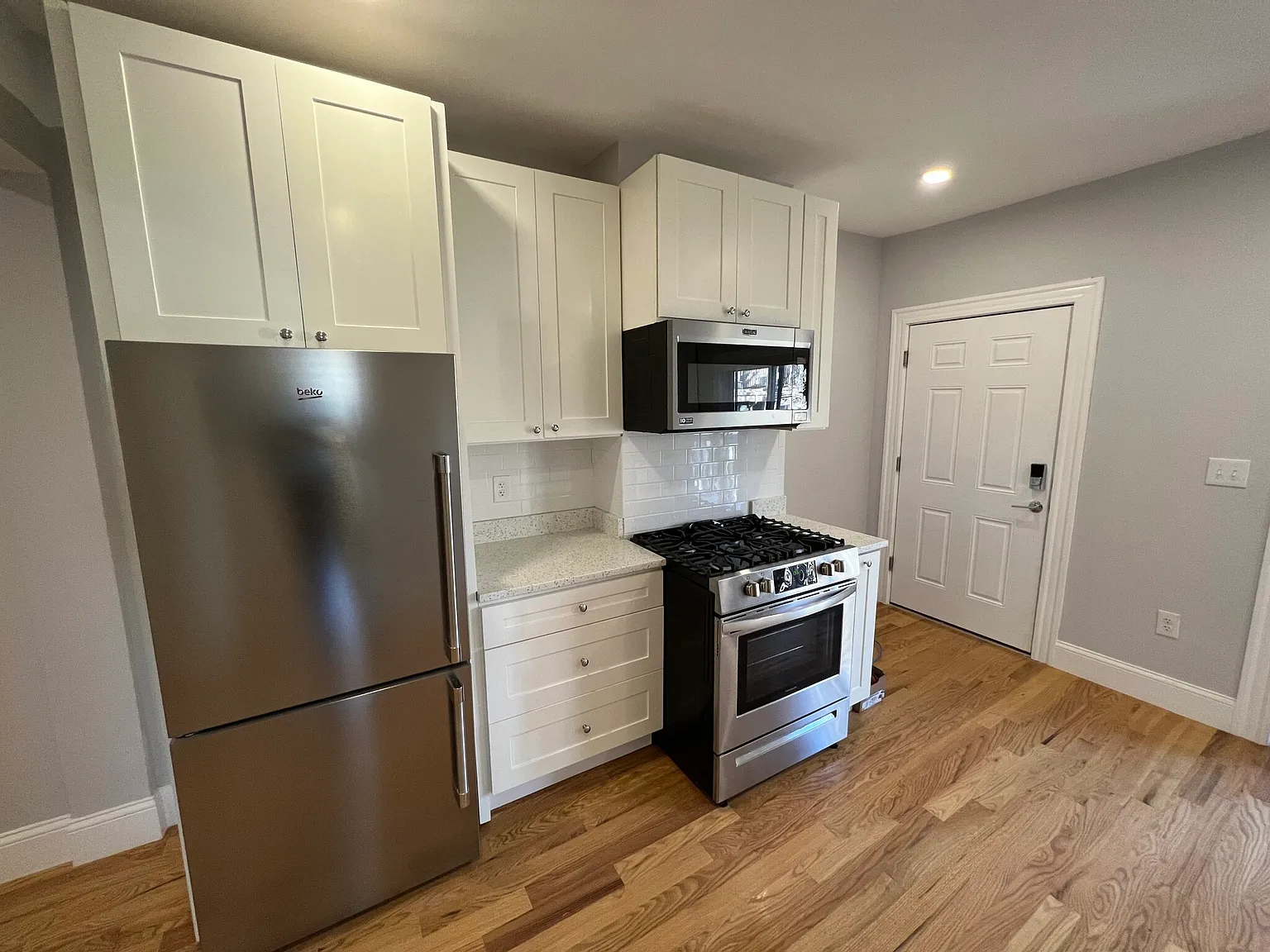 372 Oxford St - 4 — Photo 1