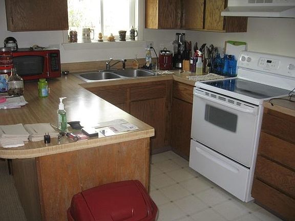Kitchen w stuff