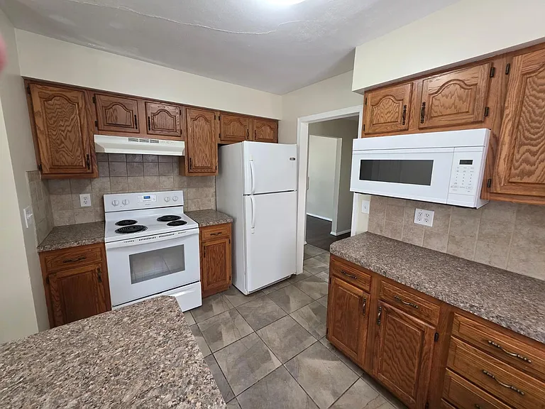 1531 Eaton Dr — Photo 6