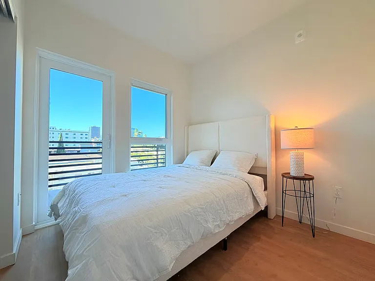 Lux Catalina — Photo 20