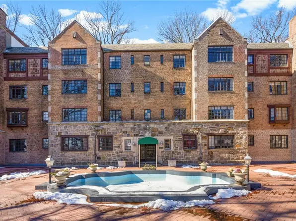 915 Wynnewood Road #E3, Pelham, NY 10803