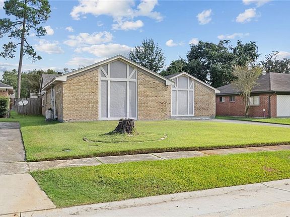 3rd image of 320 Drury Ln